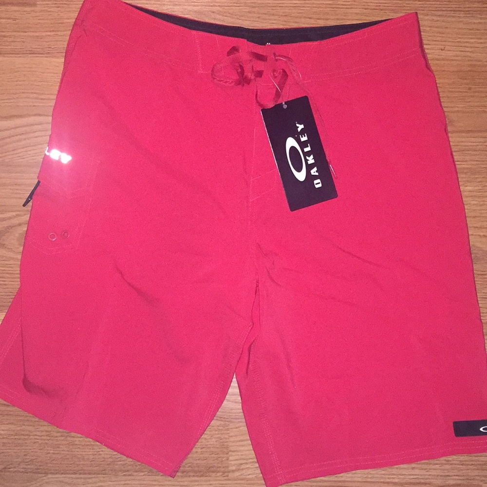 Men’s NEW WITH TAGS Oakley swim trunks never worn